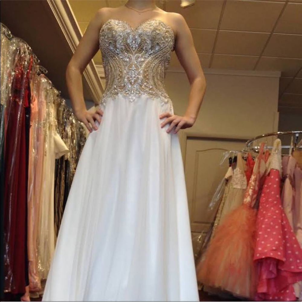 Paris Prom Dress Size 4 White and Gold